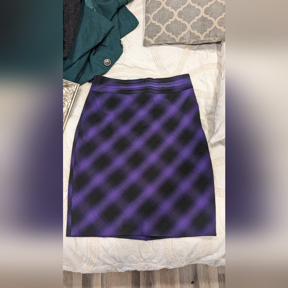 COPY - The limited skirt. Size 8, plaid